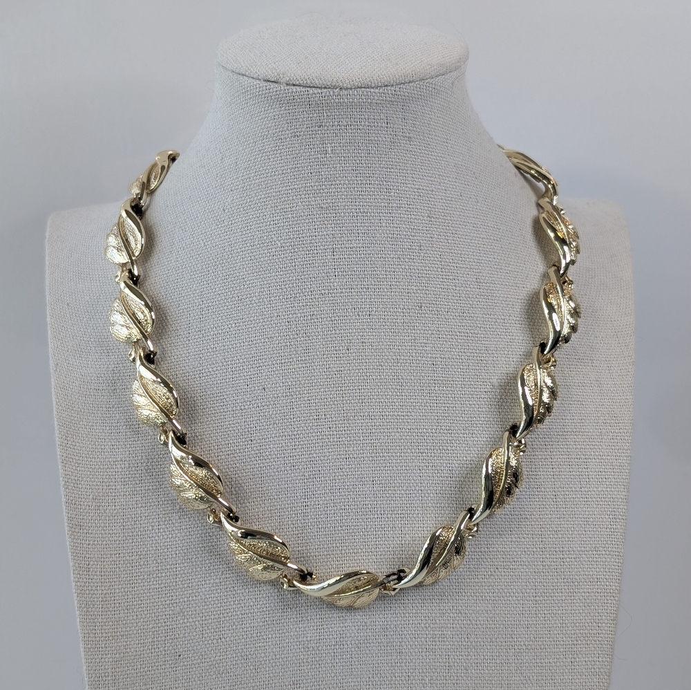 Vintage Coro Pegasus Leaf Link Necklace - Classic Estate Jewelry